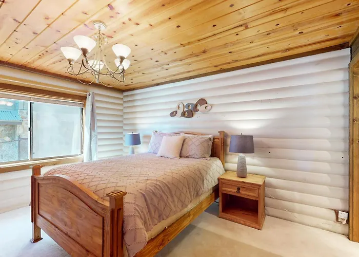 Whispering Pines Lakehouse Dom wakacyjny *