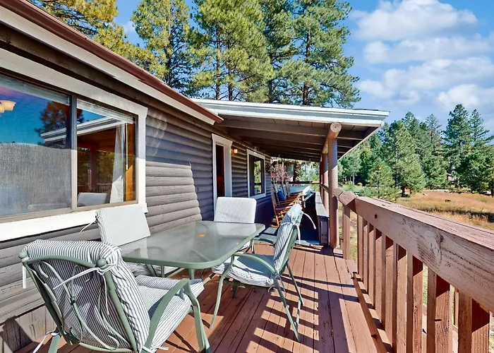 Dom wakacyjny Whispering Pines Lakehouse