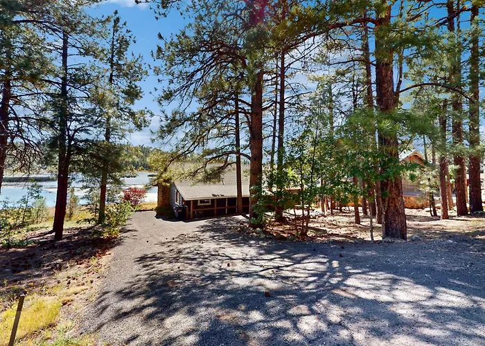 Whispering Pines Lakehouse Dom wakacyjny *